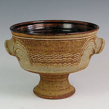 Dry ash pedestal bowl