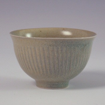Porcelain facetted bowl