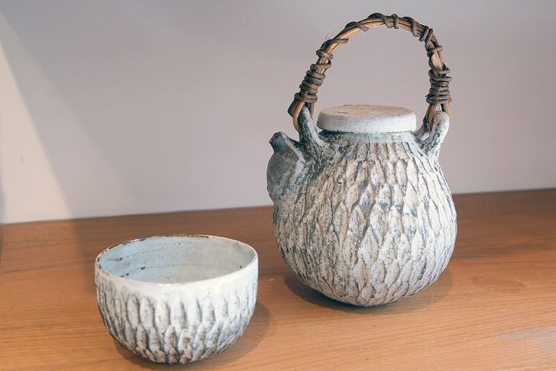 Akiko Hirai - Dry kohiki dobin tea pot and bowl