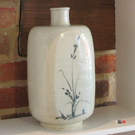 Squared porcelain bottle with cobolt decoration
