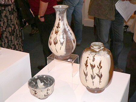 Hakeme glazed pots with painted iron decoration - tea bowl, Korean bottle and bottle vase