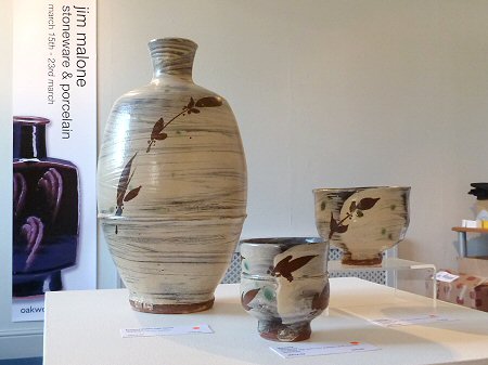 Hakeme glazed bottle, chawan and yunomi group