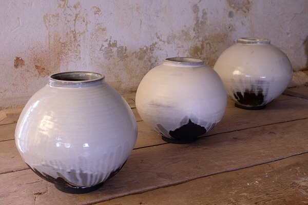 Hyosun Kim moon jars