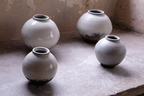 Hyosun Kim moon jars