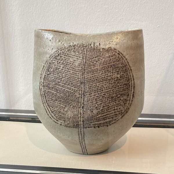 Lucie Rie - Oval pot with leaf design, 1950s