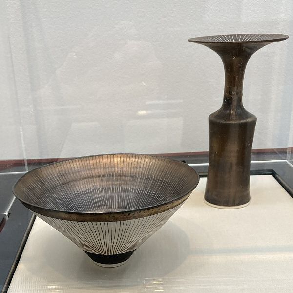 Lucie Rie - Porcelain bowl and vase, ca. 1977
