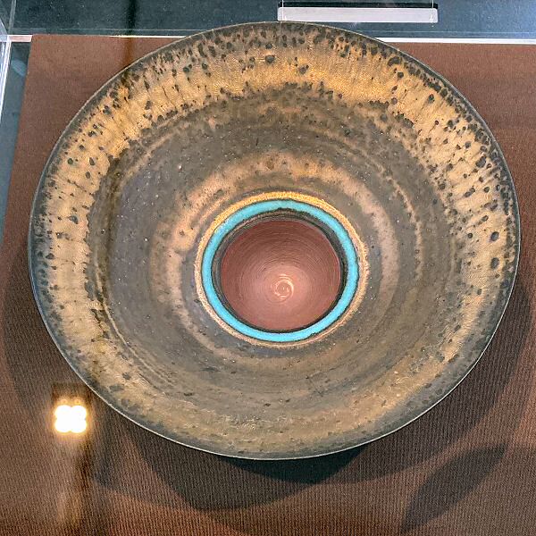 Lucie Rie - Interior of porcelain bowl, 1983