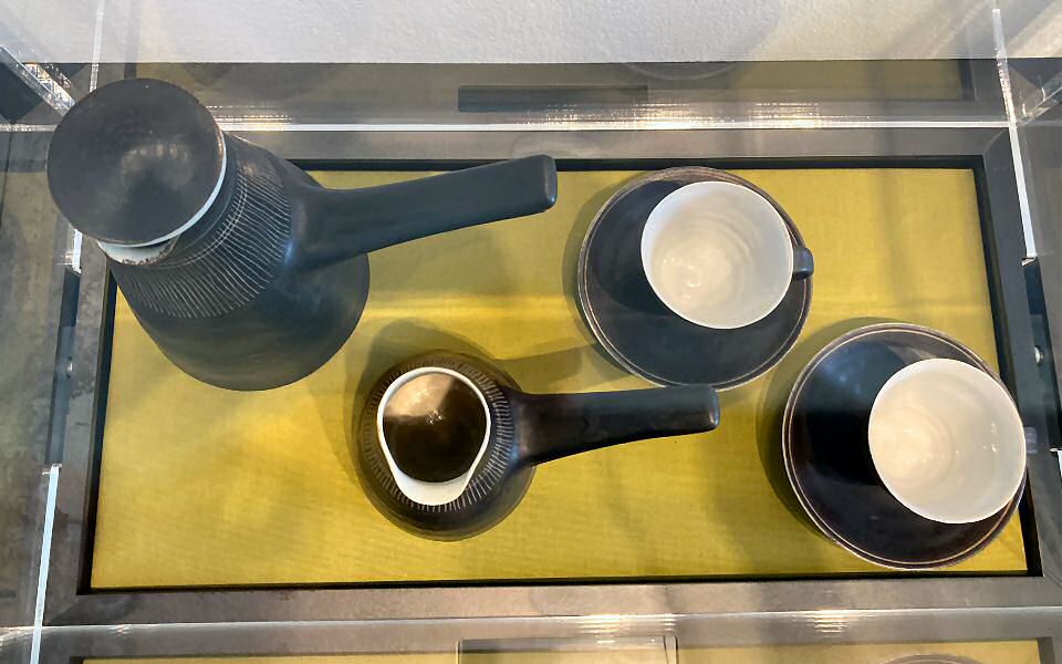 Lucie Rie - Coffee pot, milk jug and coffee cups with saucers, ca. 1960