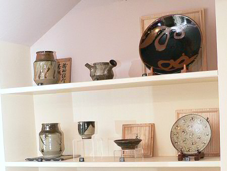 Exhibition pots