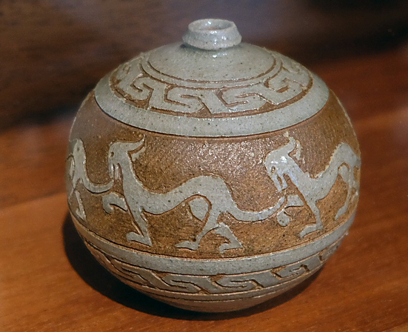 Katharine Pleydell-Bouverie Cizhou stoneware vase made at the Cole Pottery