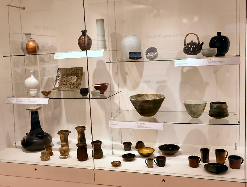 Exhibition pots