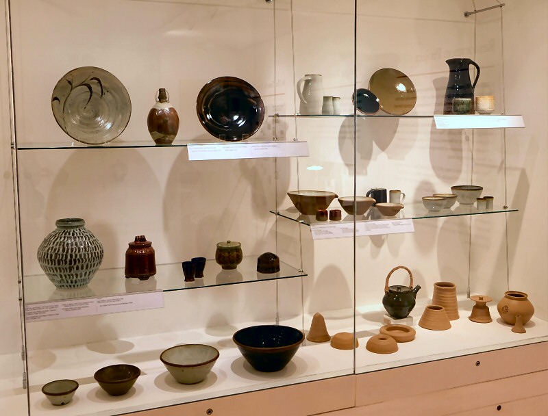 Exhibition pots