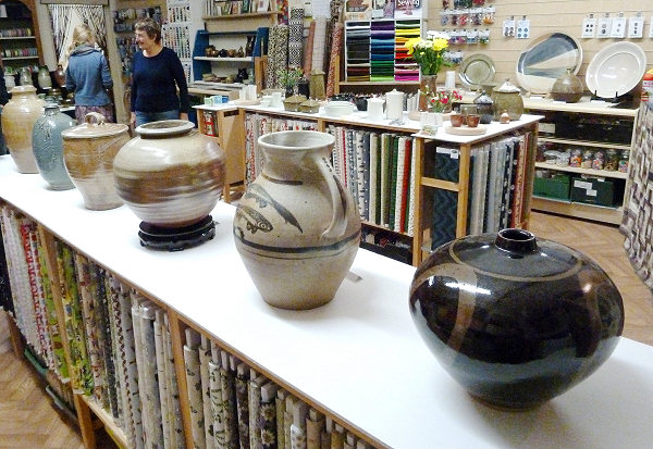 Exhibition pots