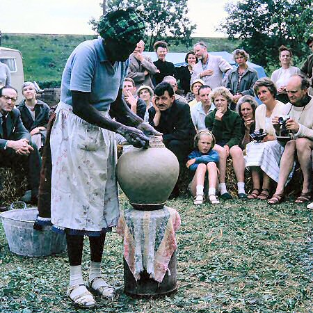 Ladi Kwali at Winchcombe, 1962