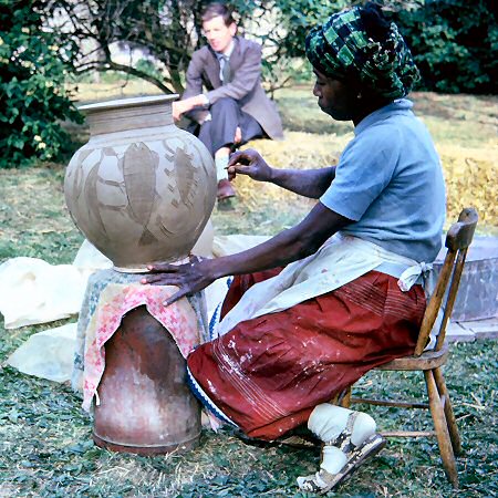 Ladi Kwali at Winchcombe, 1962