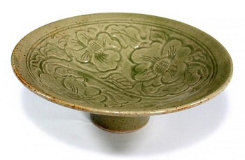 Carved bowl by Murray Fieldhouse