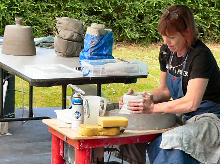 Lisa Hammond demonstrating