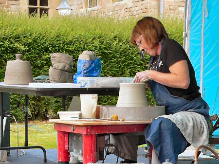 Lisa Hammond demonstrating