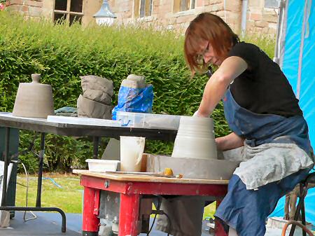 Lisa Hammond demonstrating