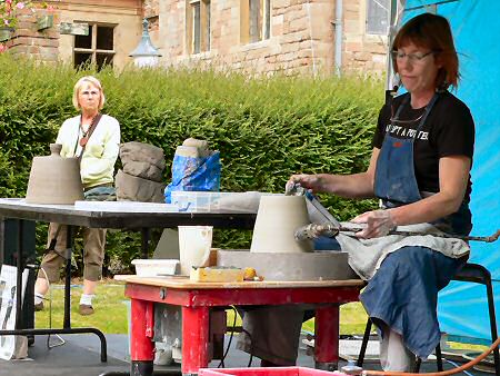 Lisa Hammond demonstrating