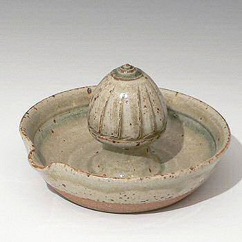 Stoneware lemon juicer