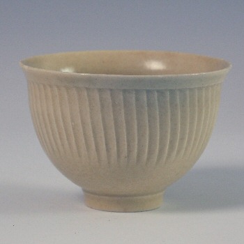 Small fluted celadon bowl - Small fluted celadon bowl