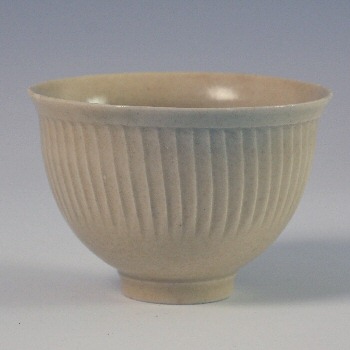 Porcelain facetted bowl