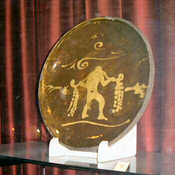Bernard Leach Onion Seller plate