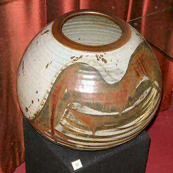 Large stoneware globular pot by Mick Casson, Priestwood.