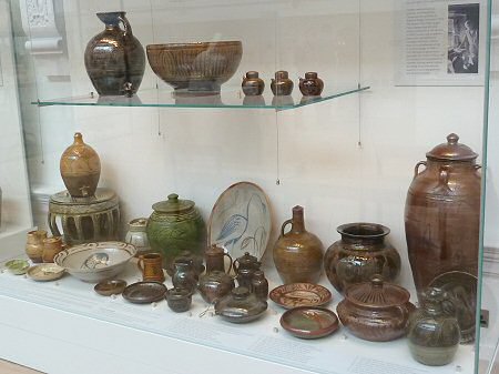 Pots in the Michael Cardew case
