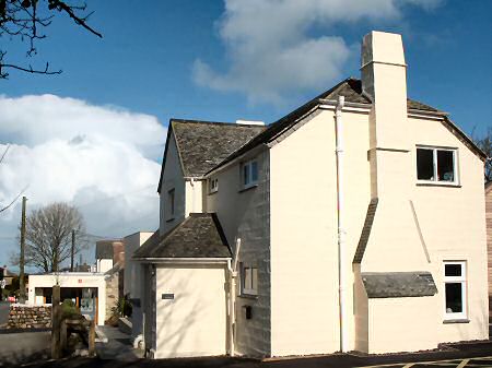 Pottery cottage from the car park with the new reception building to the left rear